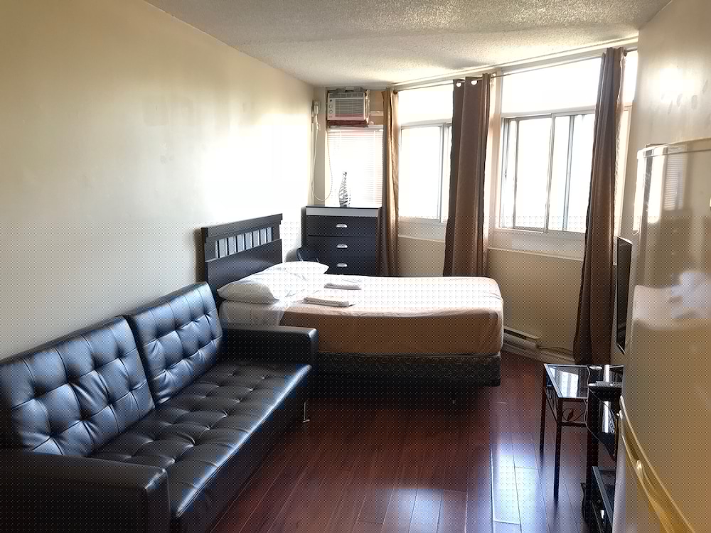 Toronto Furnished Living 44/52