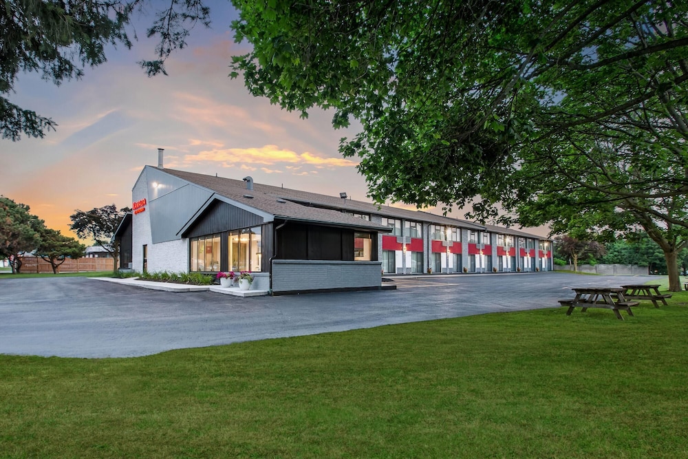 Ramada by Wyndham Kingston 47/50