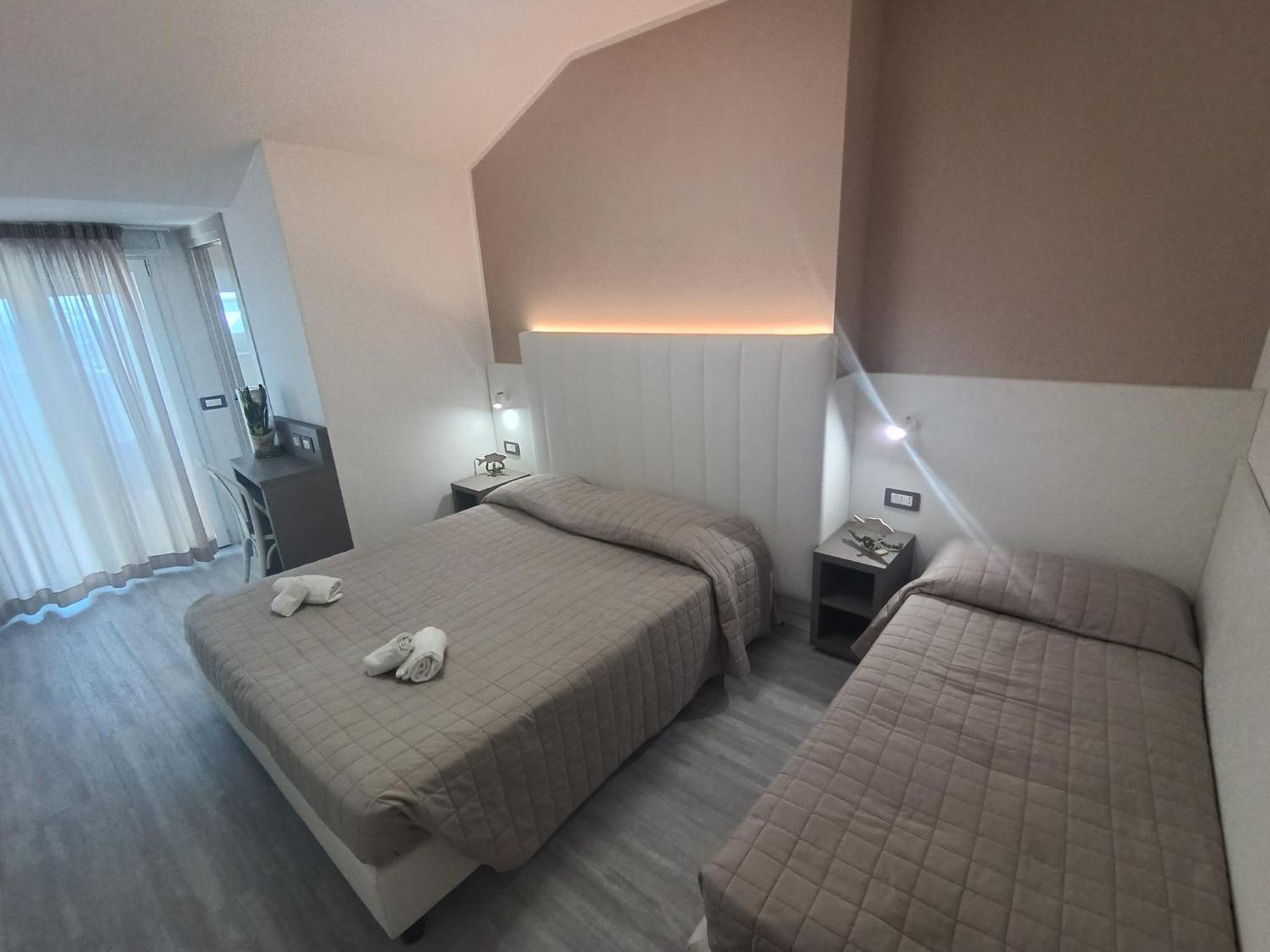 Hotel Cannes 18/50