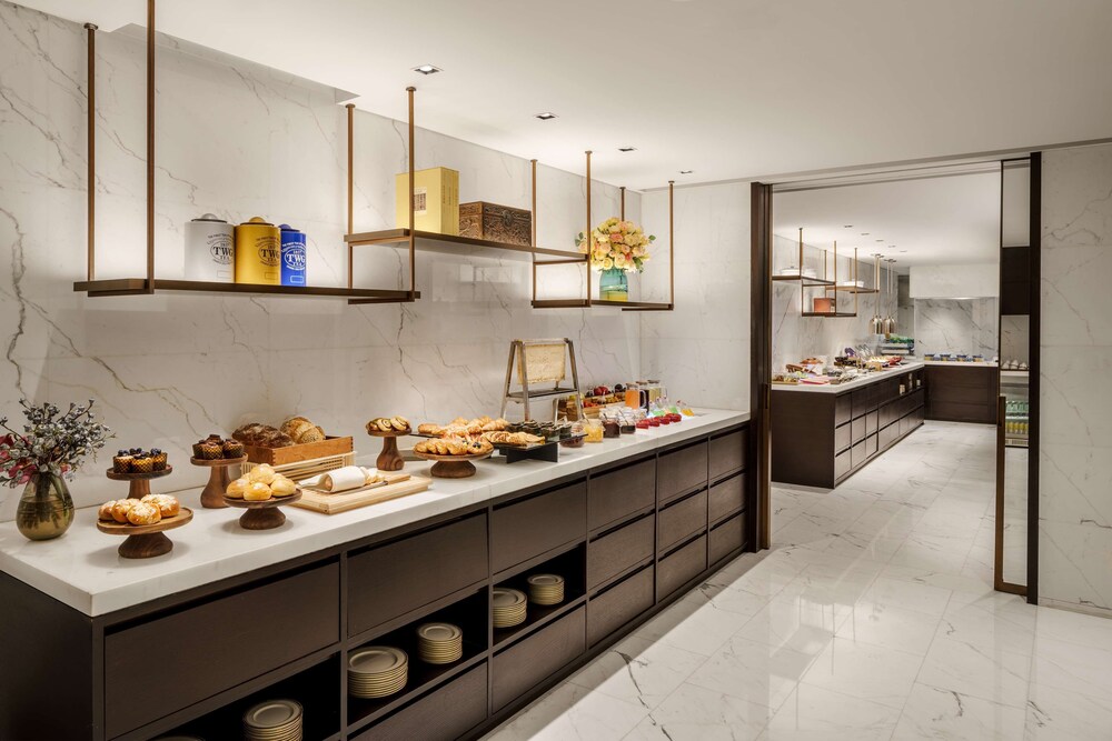 Fairmont Wuhan 67/67