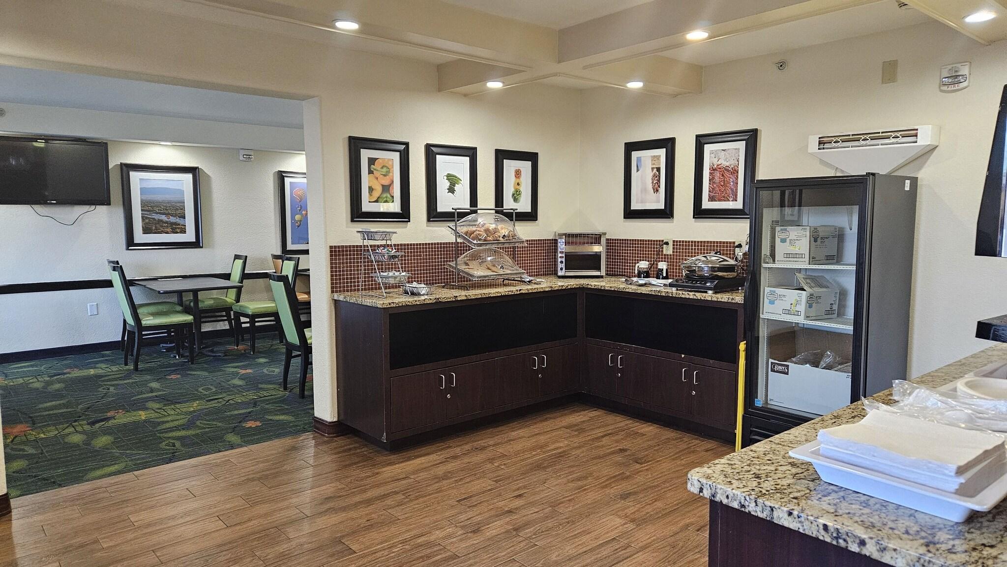 The Querque Hotel 5/23