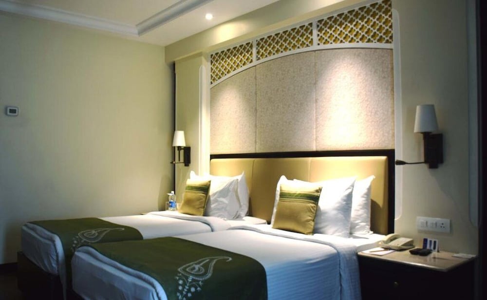La Place Sarovar Portico Lucknow 14/55