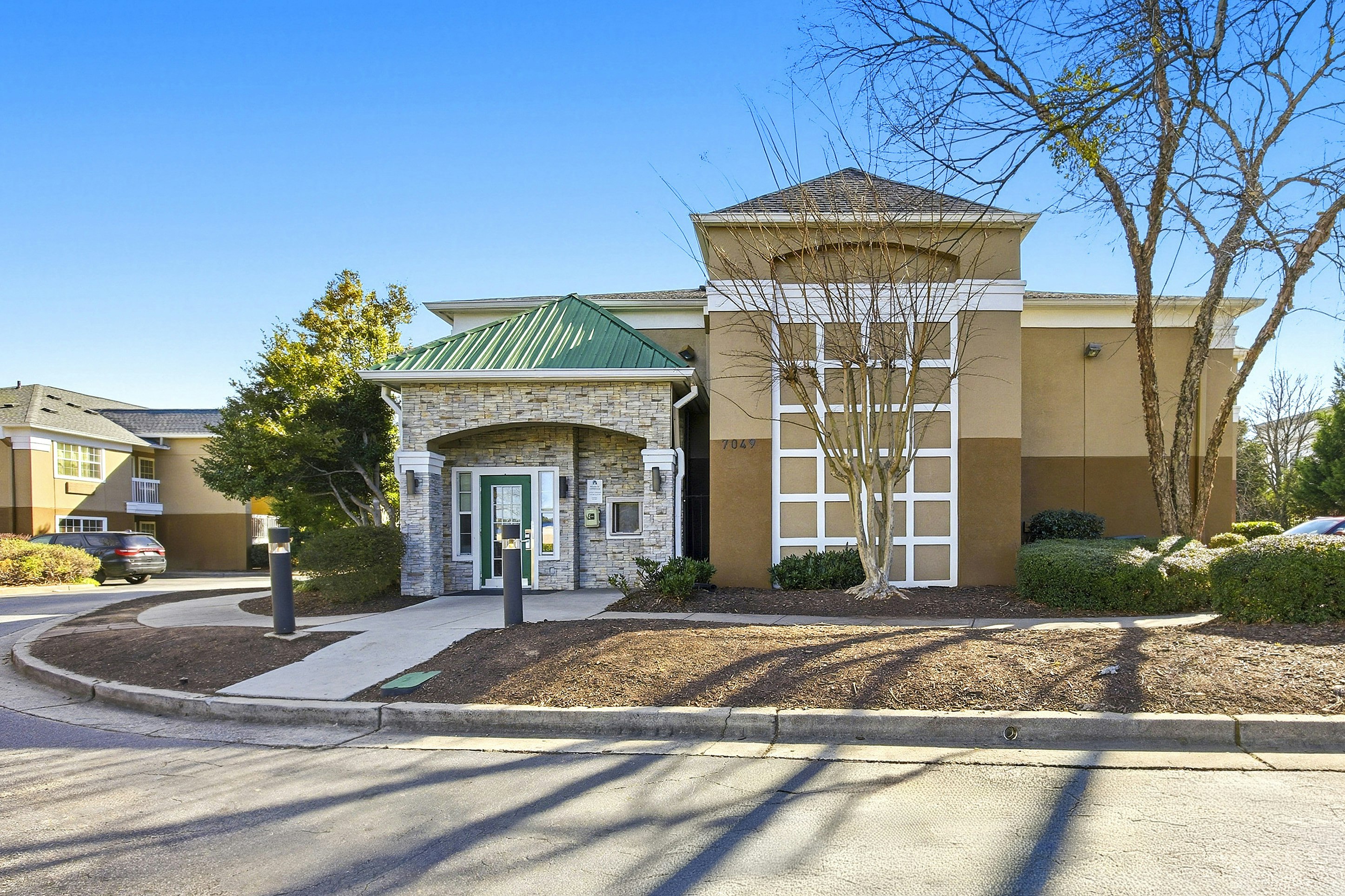 HomeTowne Studios by Red Roof Atlanta NE - Peachtree Corners 47/50