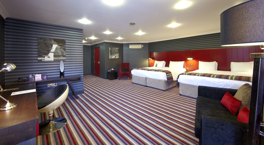 Village Hotel Swindon 17/73