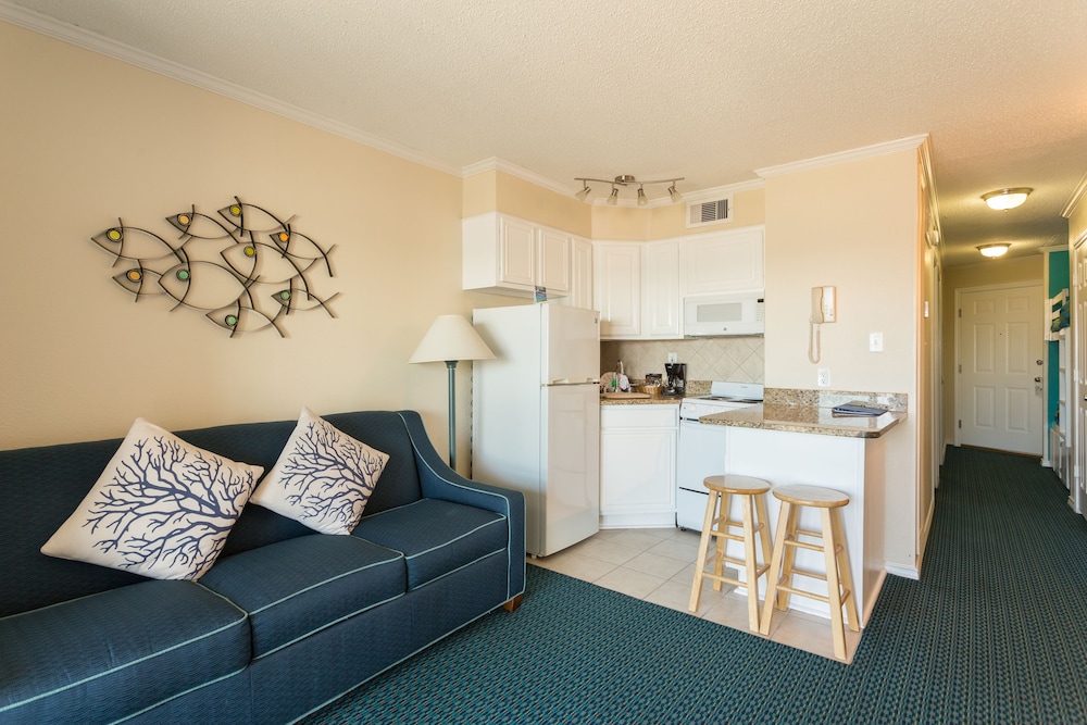 Casa Del Mar Beachfront Suites 74/82