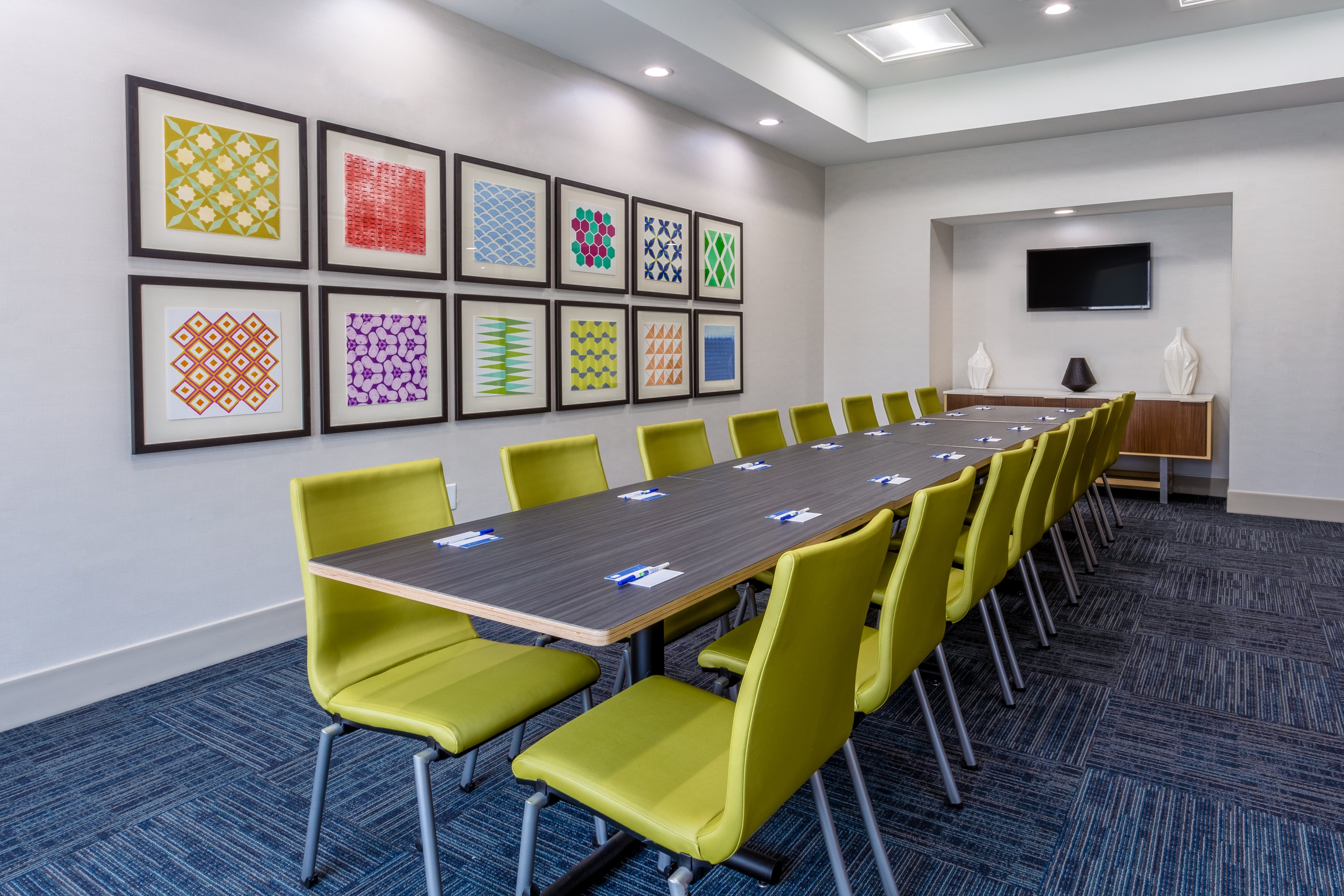 Holiday Inn Express Hotel And Suites Charlotte Arrowood 44/47