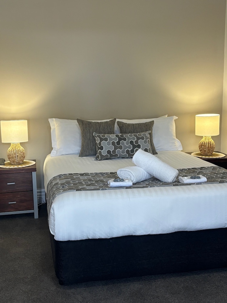 SILVER HAVEN MOTOR INN 14/41