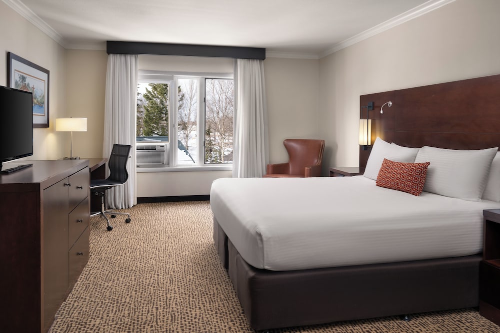 DELUXE, KING BED