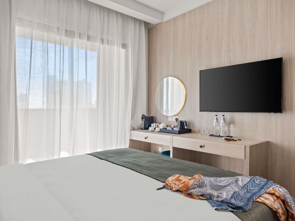 Mercure Larnaca Finikoudes Beach 53/60