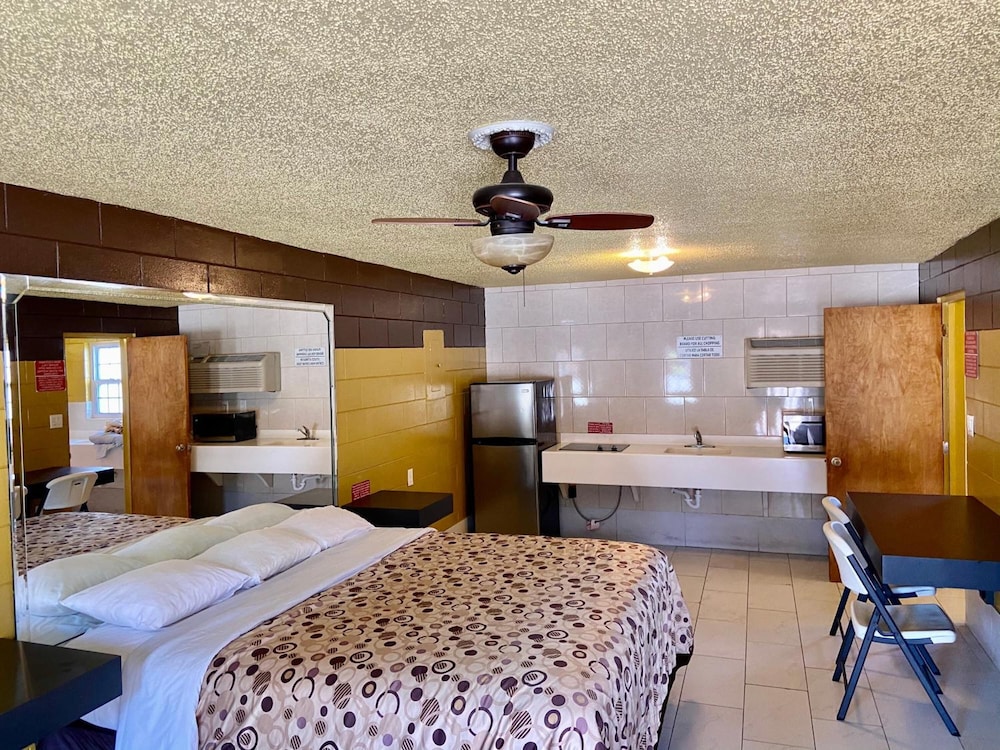 American Inn And Suites 26/47