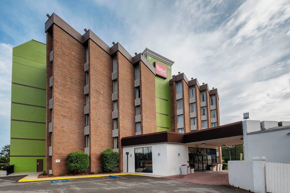 Red Roof Inn and Suites Macon 65/71