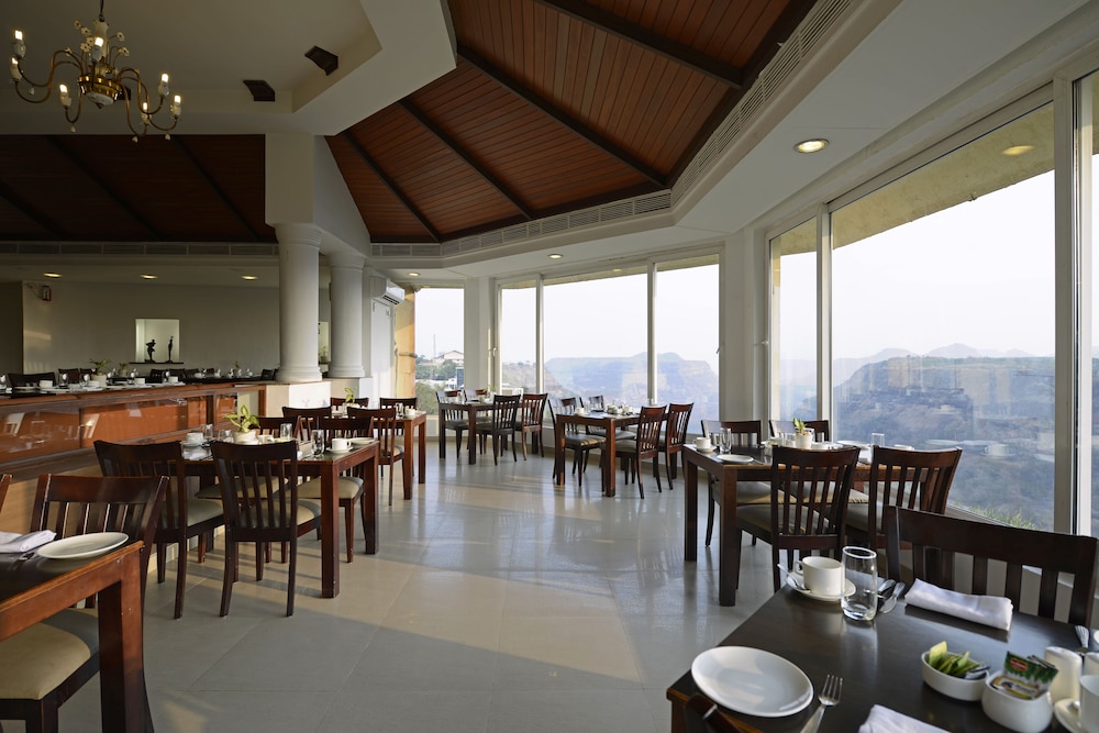 Athiva Resort & Spa Khandala 35/48