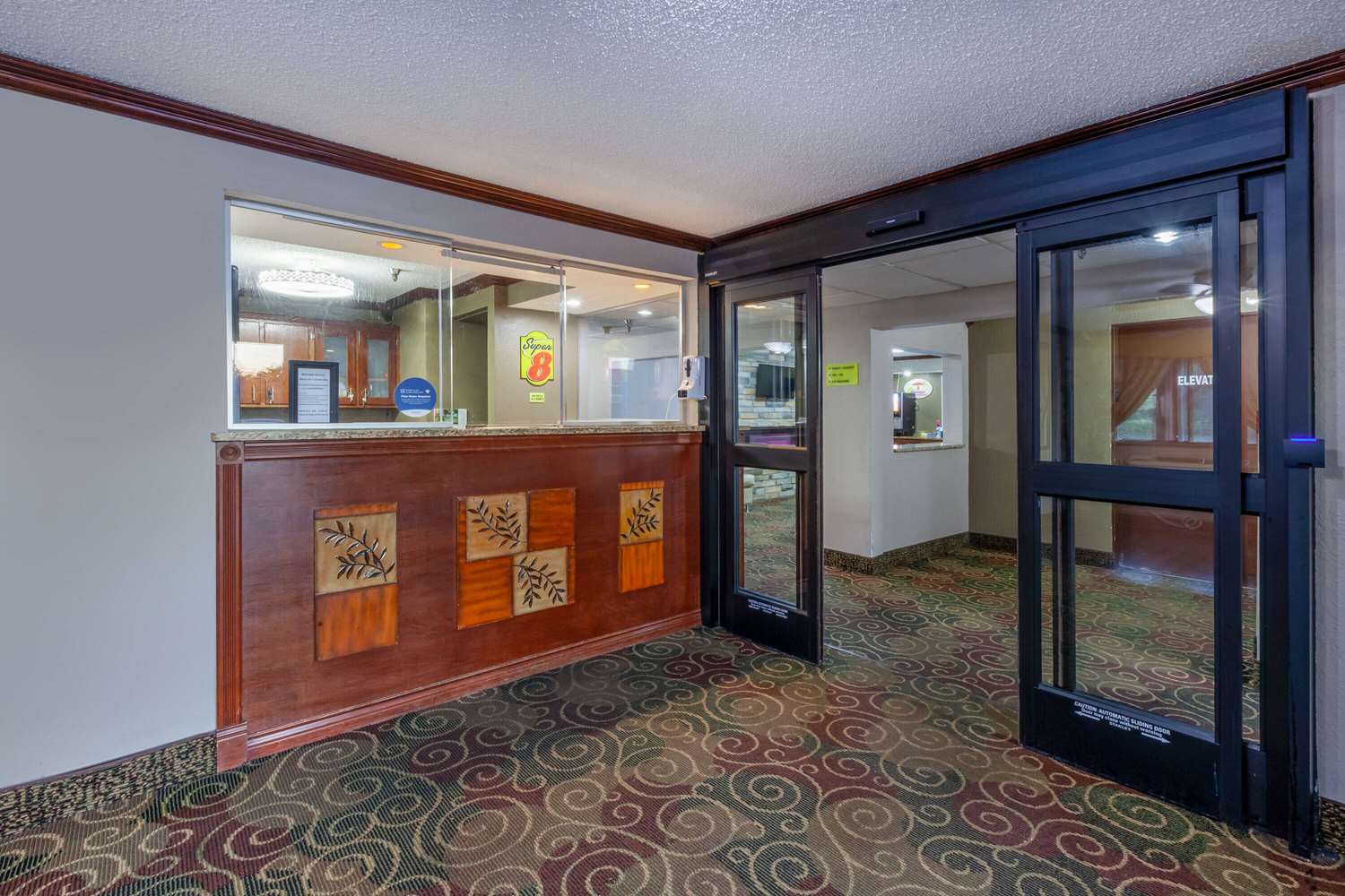 Super 8 By Wyndham Roseville/Detroit Area 9/44