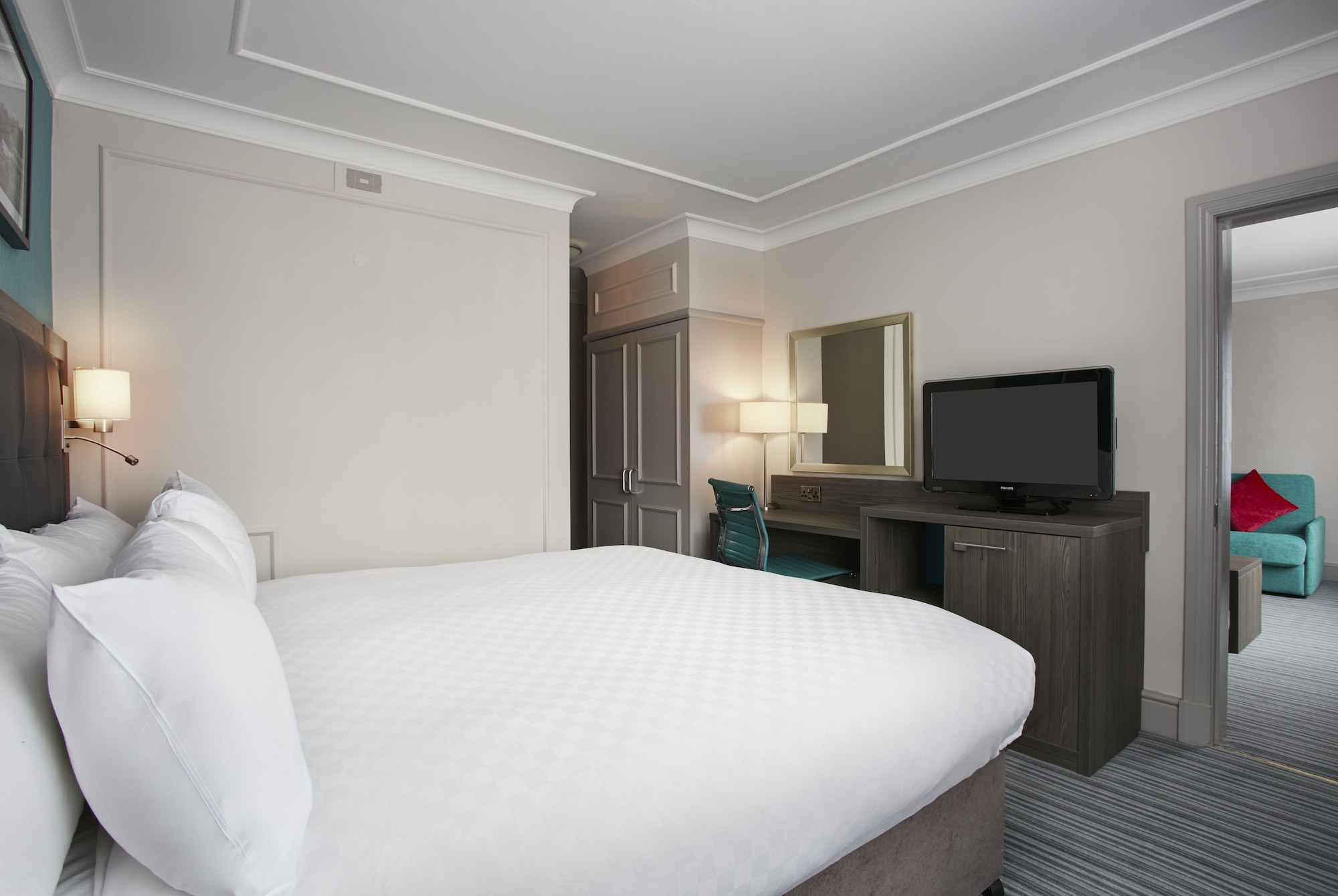 EXECUTIVE, DOUBLE BED, SOFA