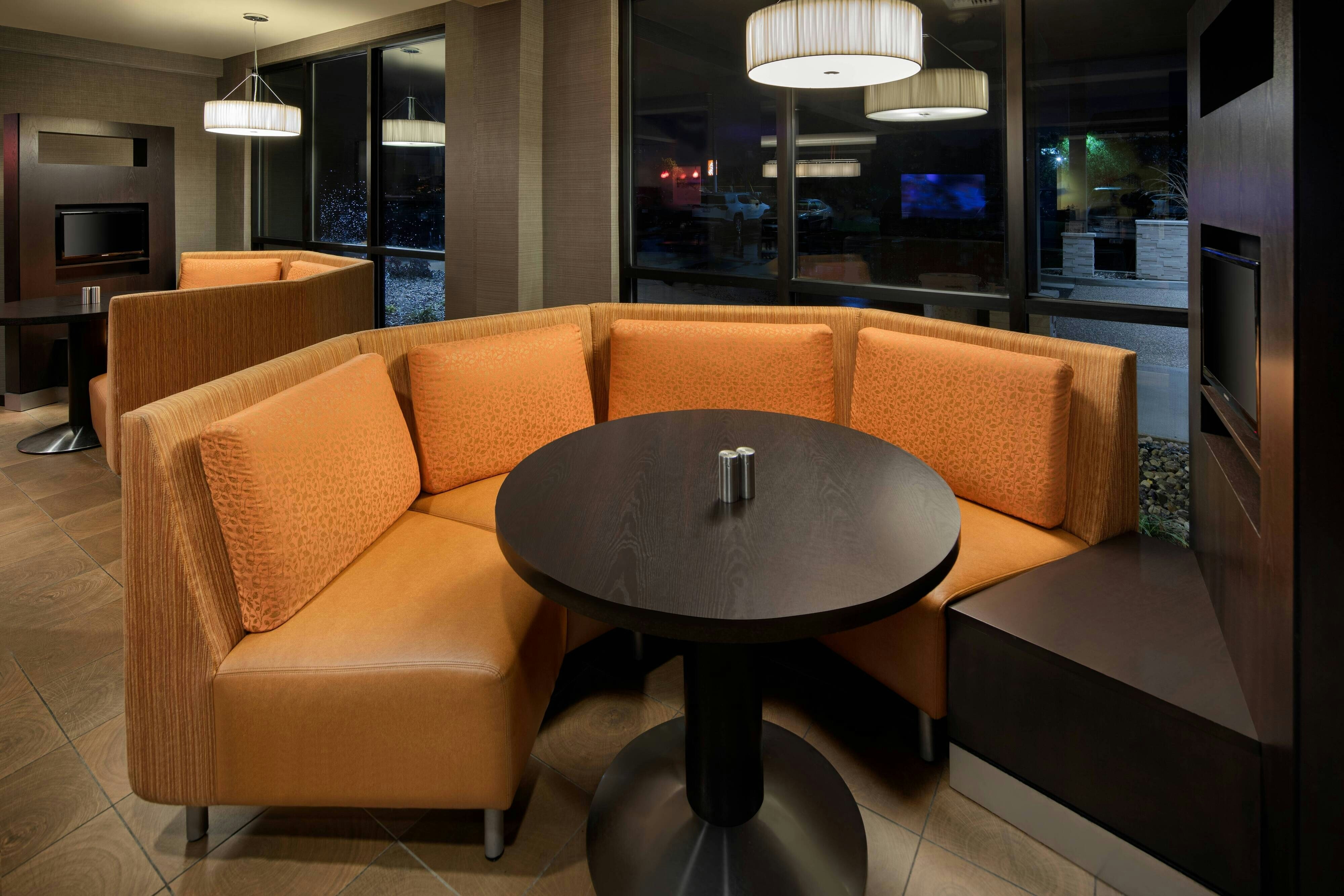 Courtyard Grand Rapids Airport 14/19