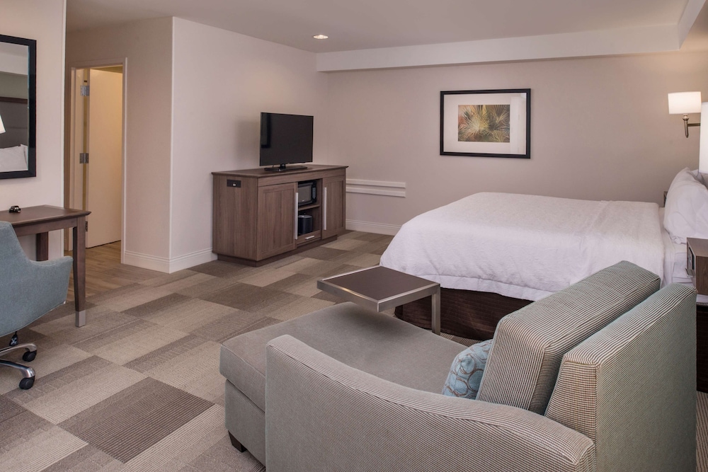 Hampton Inn Channel Islands Harbor 34/65