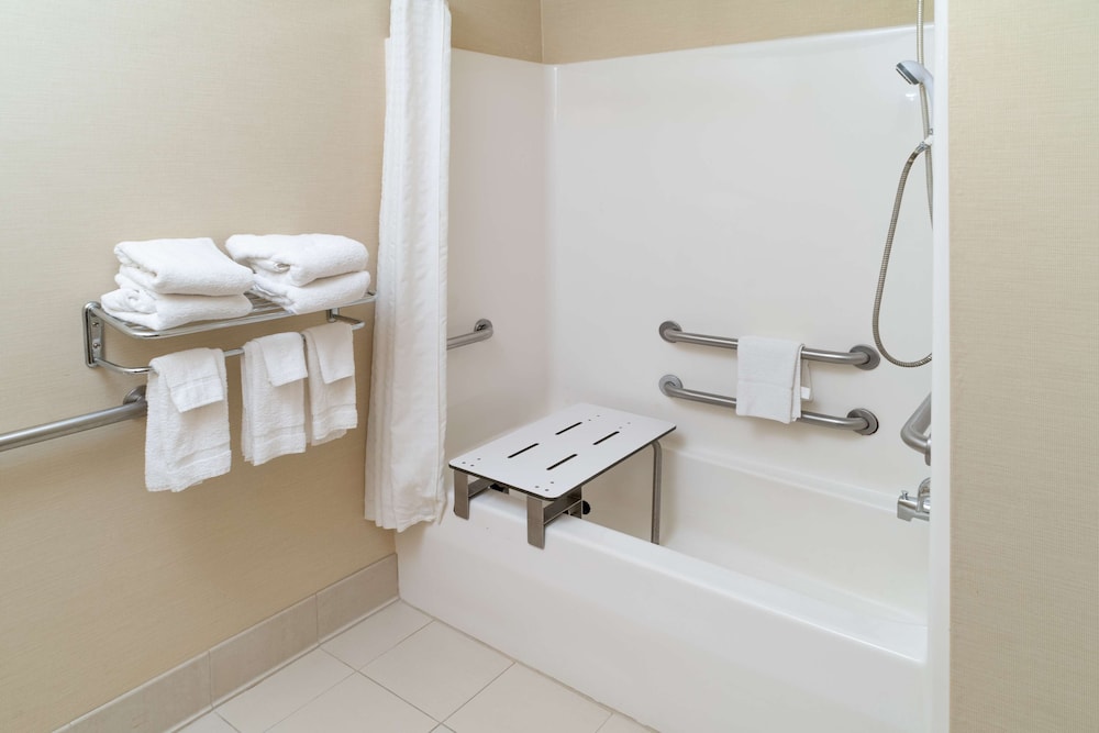 Country Inn and Suites By Radisson Charleston South WV 45/46