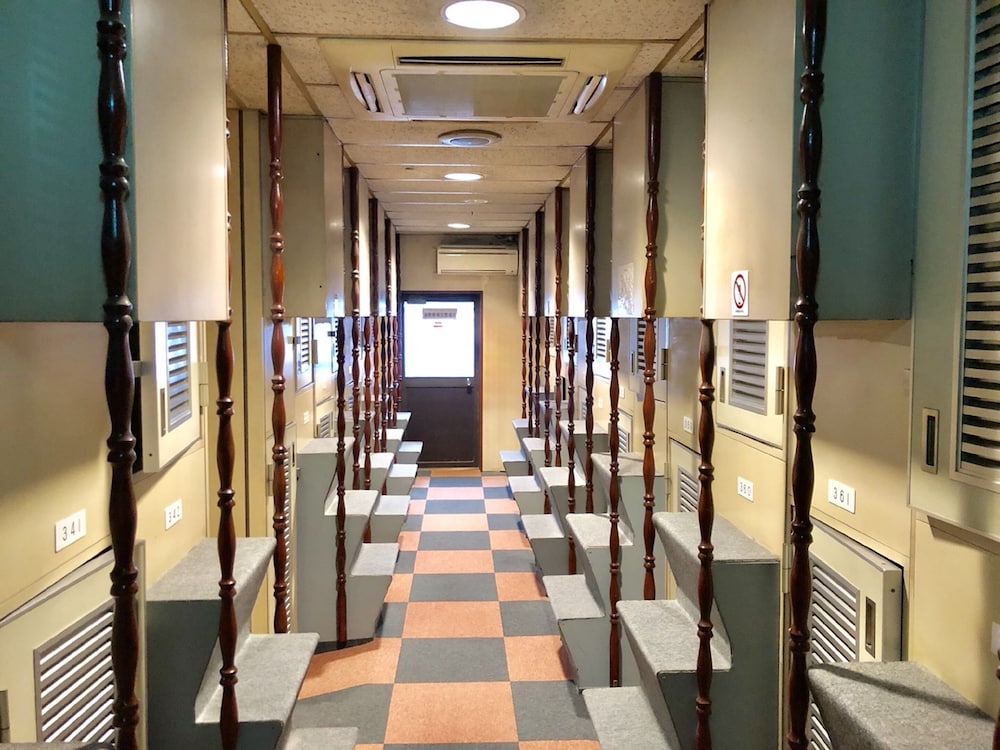 Capsule Hotel Block Room 38/49
