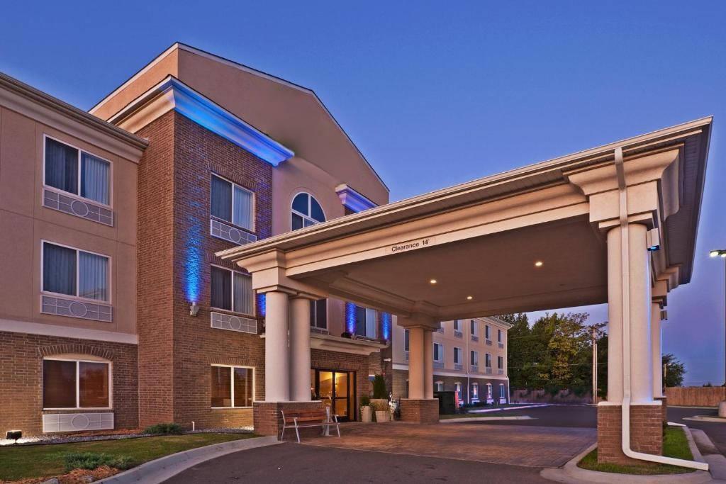 Quality Inn & Suites Bethany - Oklahoma City West 2/29