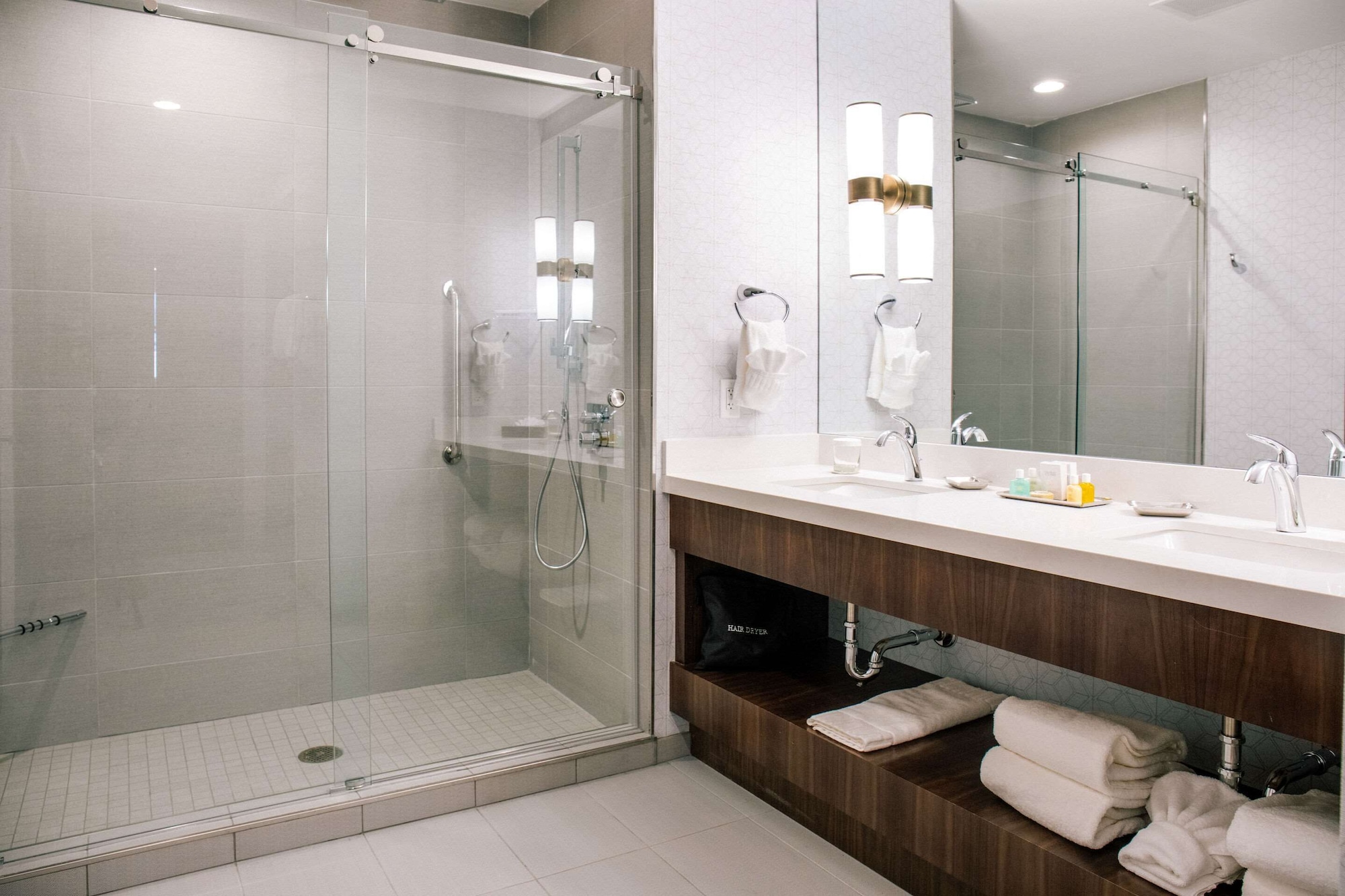 غرفة قياسية بسريرين كوين، Haywood Park Hotel, Ascend Hotel Collection 5/6