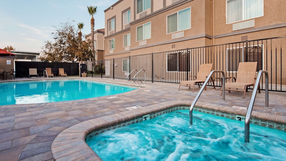 Best Western Plus Villa Del Lago Inn 7/41