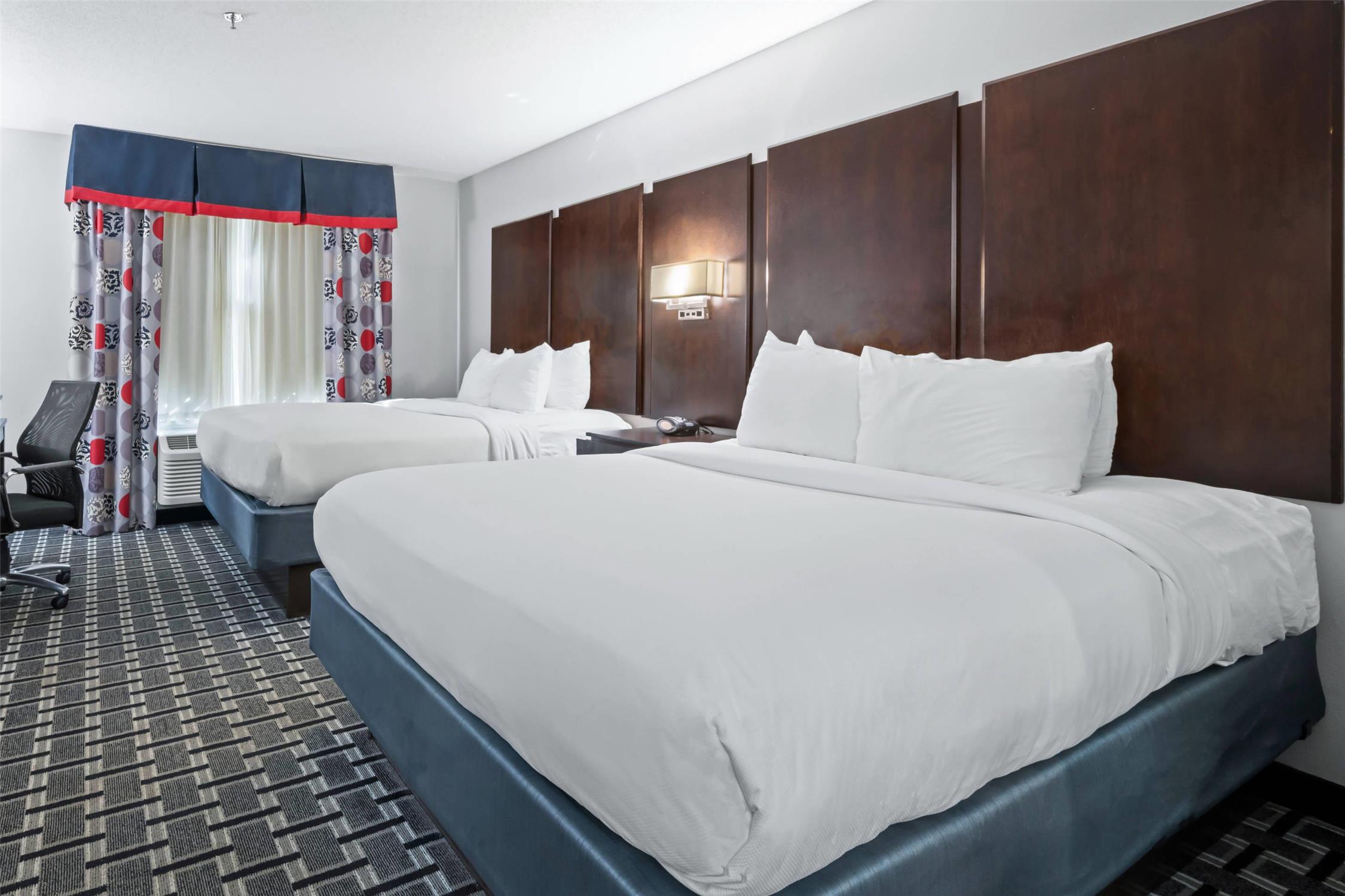 SUITE, 2 QUEEN BEDS