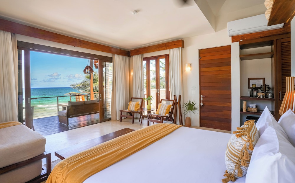 Penthouse, Beach Front, Private Pool
