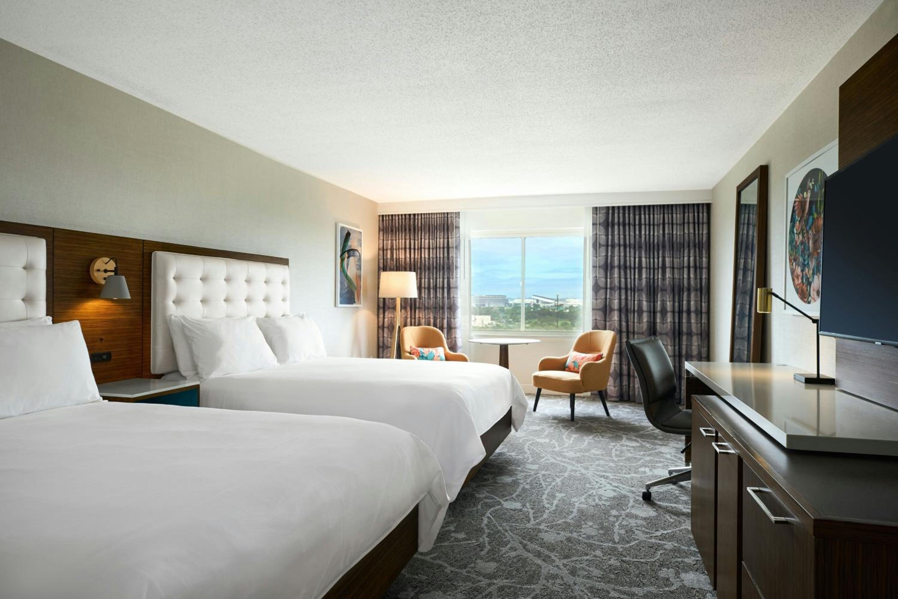 Club, 2 Queen Beds