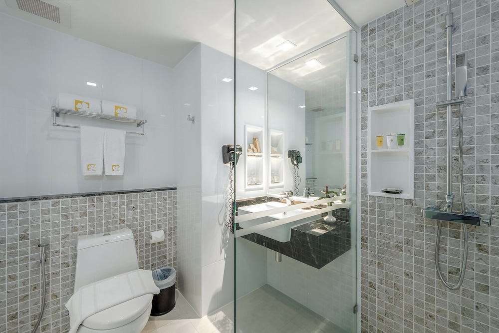 Hotel Clover Patong Phuket 75/75