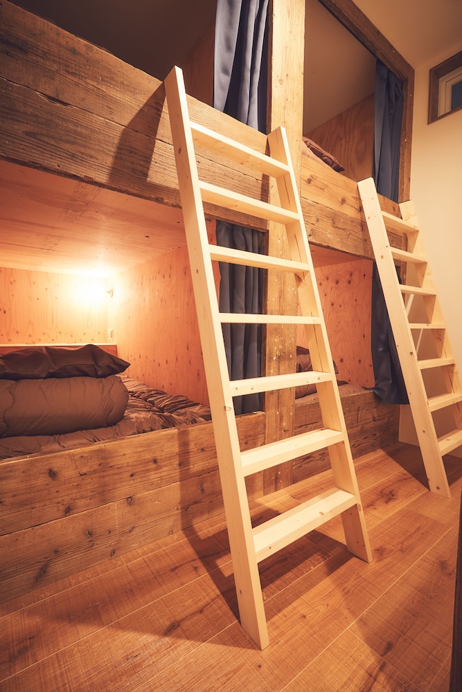 36Hostel 24/44