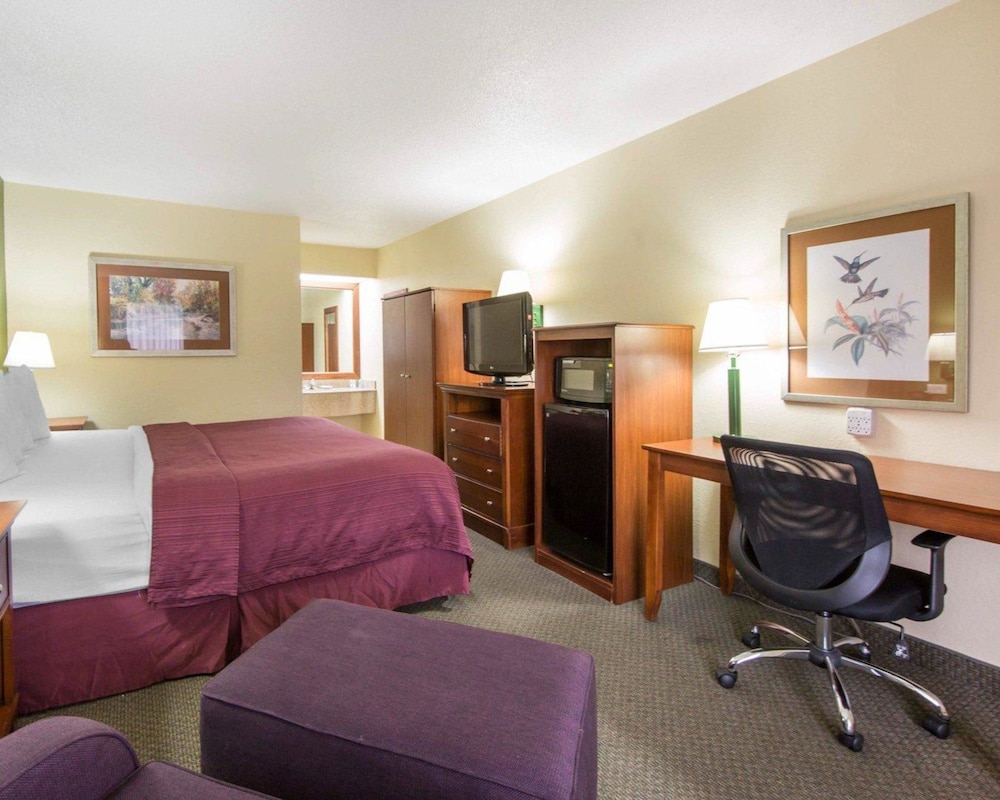 Quality Inn Merchants Drive 40/42