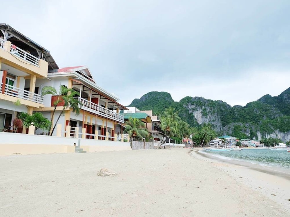 El Nido Beach Hotel 44/50