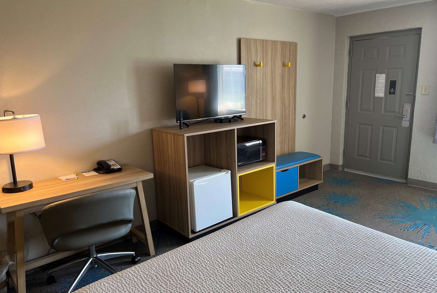 Days Inn By Wyndham Hays 37/43