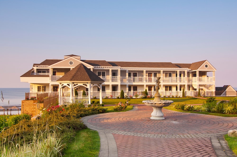 Waters Edge Resort Spa 3/50