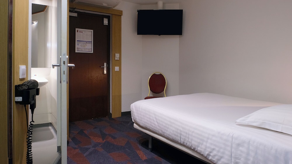 In Hotel 17/54