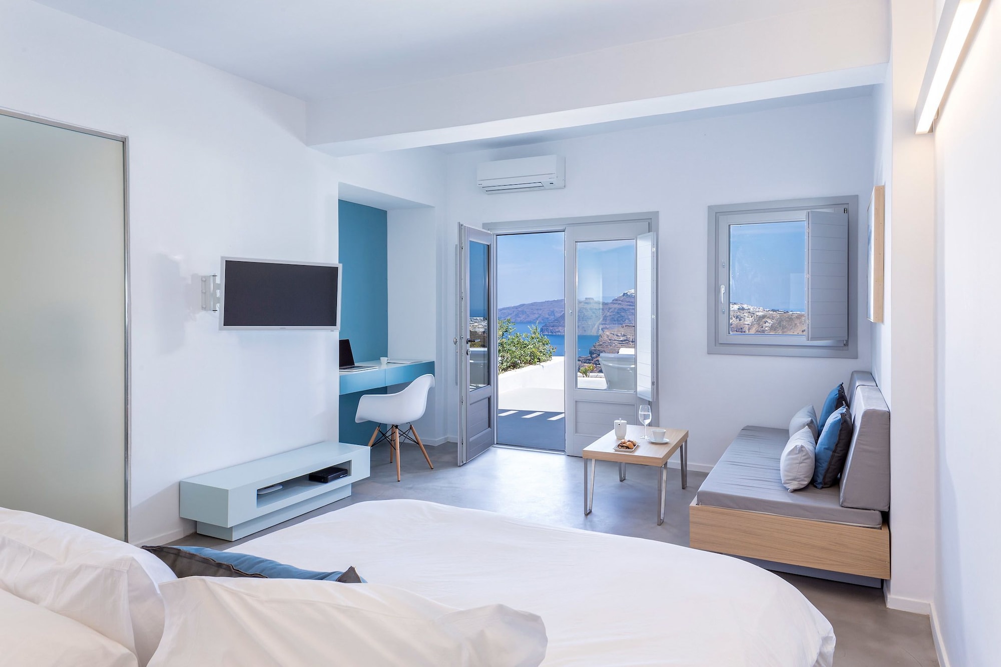 Infinity, Suite, Double Bed, Caldera View, Sofa 5/10