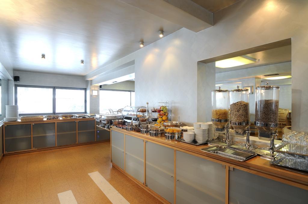 Maniatis Hotel 18/22