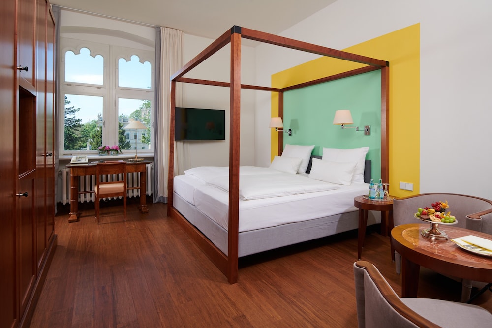EXCLUSIVE, DOUBLE BED