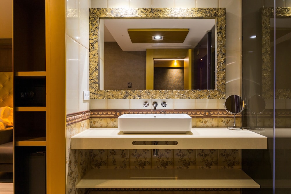 Sant Jordi Boutique Hotel 66/69