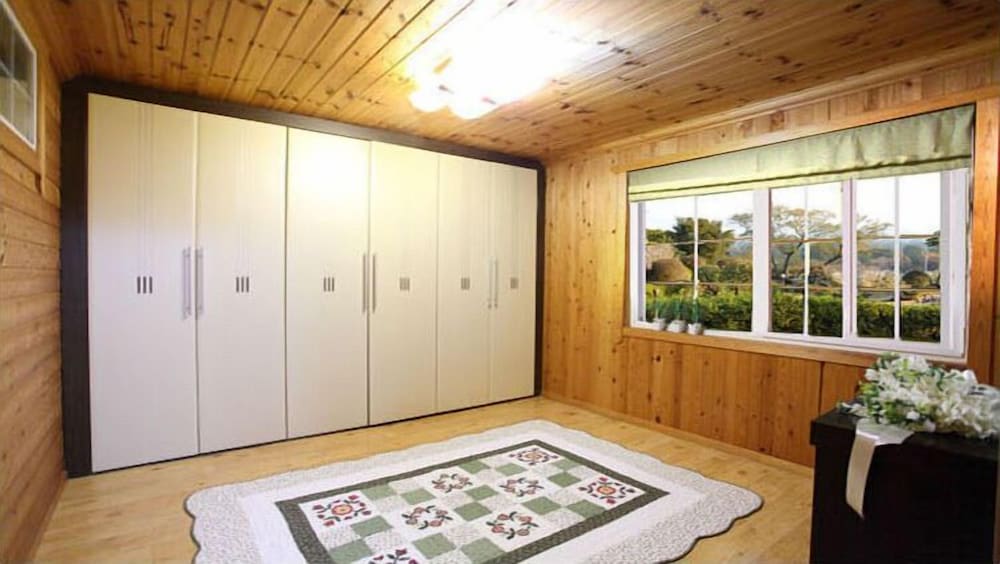 Jeju Ggotmuche Pension 8/18