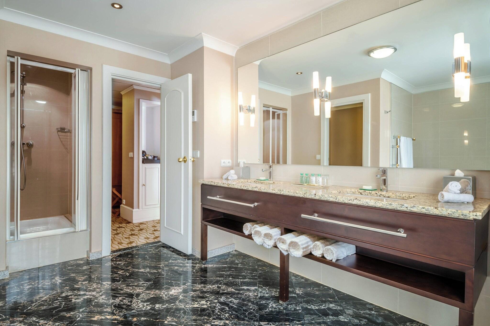 Presidential, Suite, Renaissance Brussels Hotel 4/6