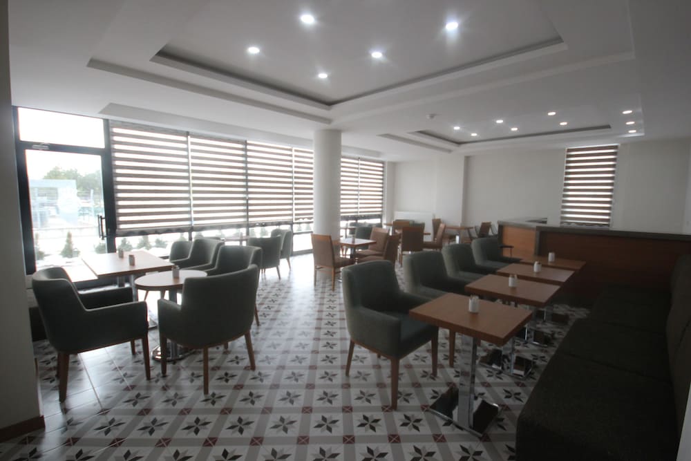 Garden Zara Hotel 24/28