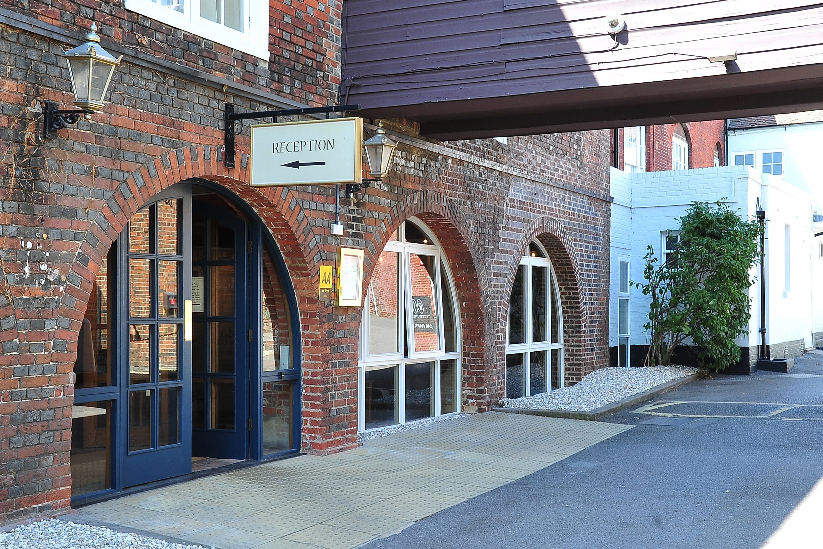 Red Lion Hotel 26/27