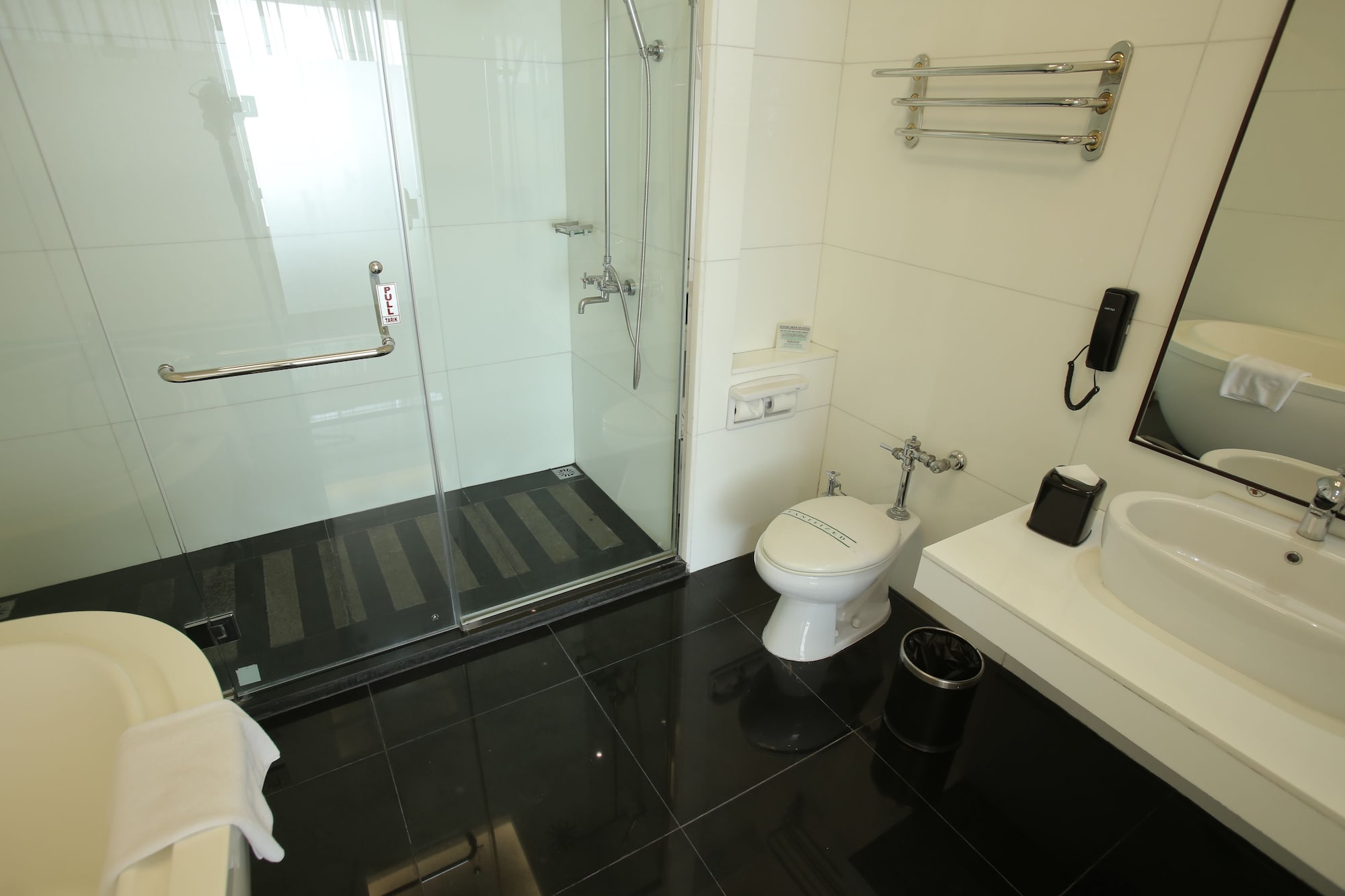 إقامة بسريرين كينج، Merlynn Park Hotel 8/10