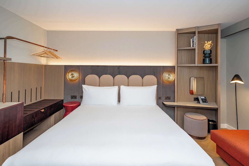 TOWER, DELUXE, KING BED, ACCESSIBLE