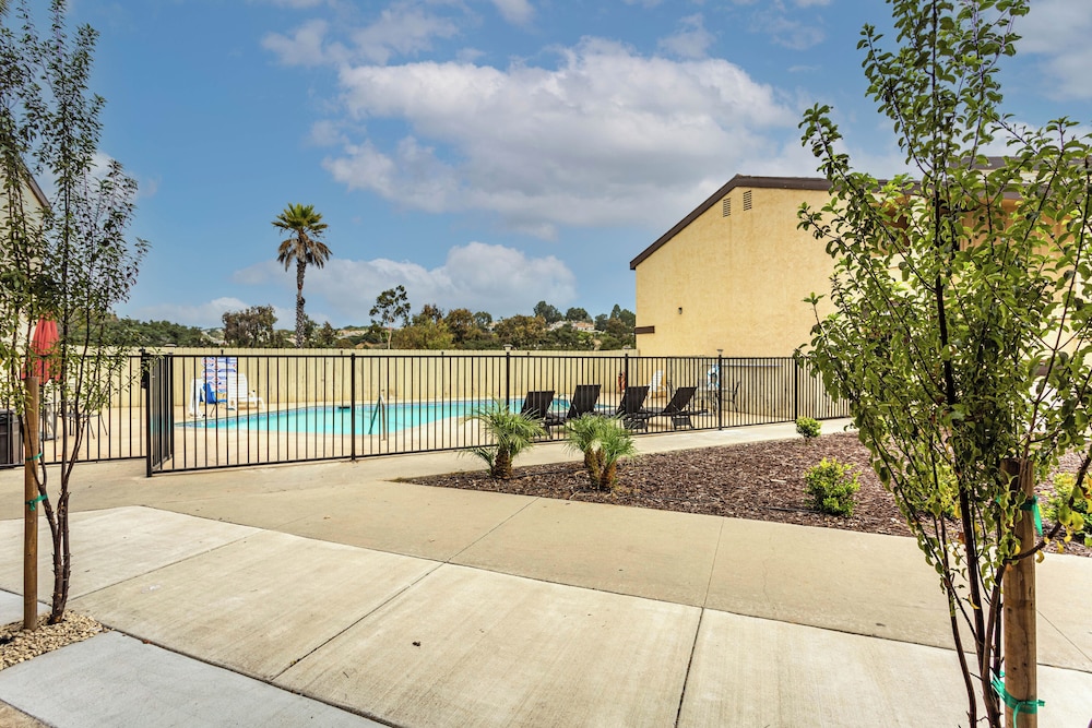 Aloha Inn 43/53
