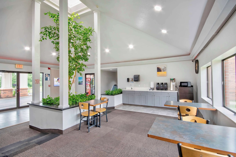 Lobby at Studio6 Georgetown, KY - Lexington North, GEORGETOWN - KY