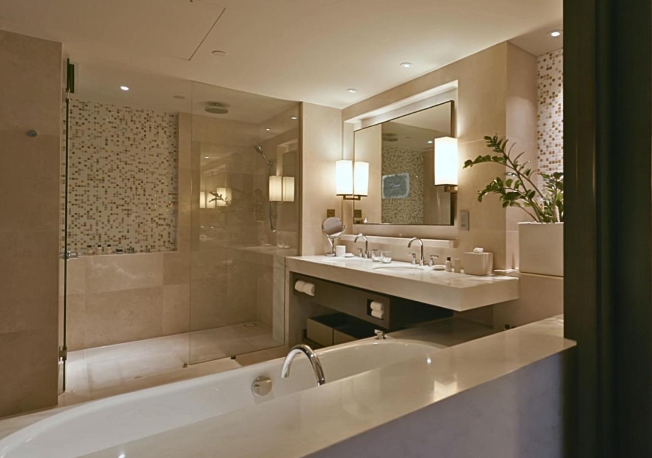 Cove, Suite