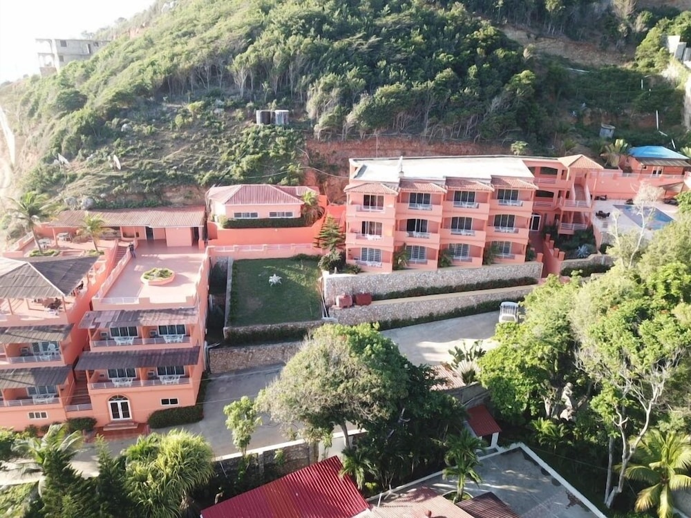 Rival Hotel 3/46