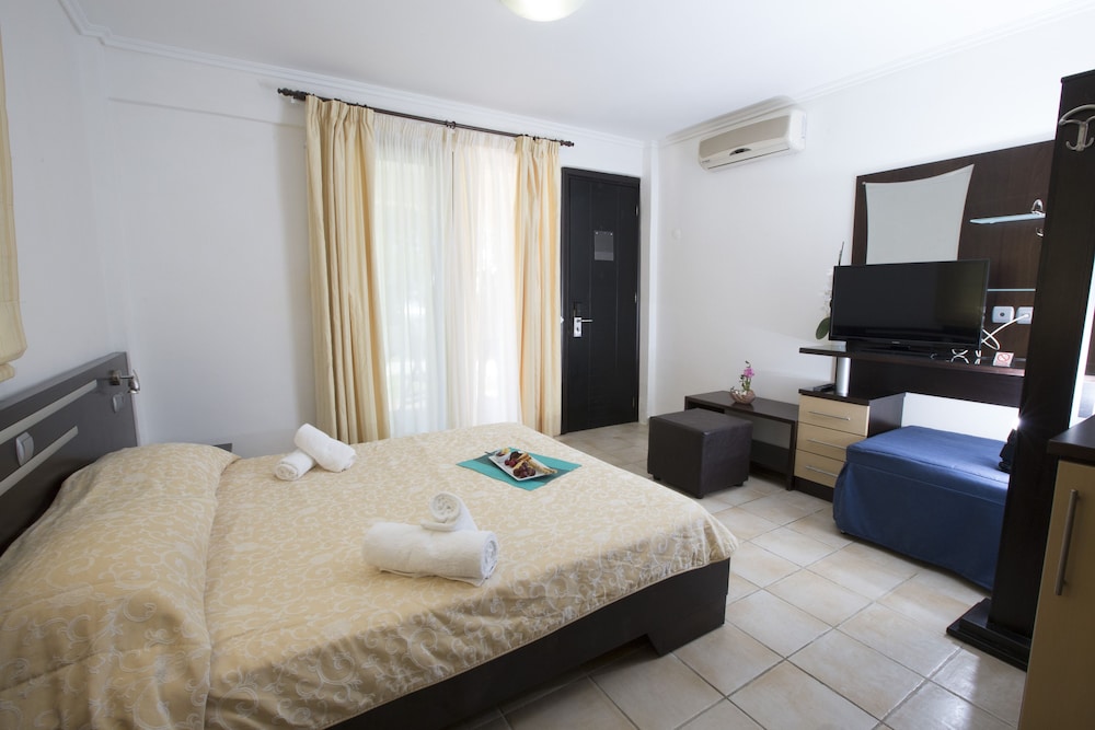 Elani Bay Resort 6/50